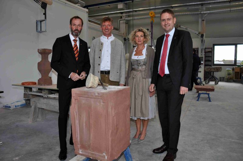 von links: OB Herr Dr. Hammer, Firmeninhaber Herr Reinhold Herbst, Frau Margit Herbst, Landrat Herr Dr. Jürgen Ludwig